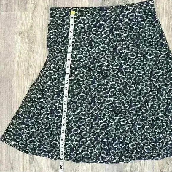 Boden Gray Floral Sunburst Pattern Midi Skirt Pull On Stretch Flare Size 12 - Picture 7 of 8